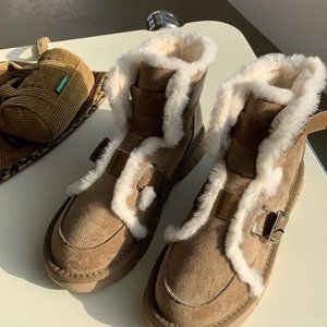 Fashionable plush snow boots!